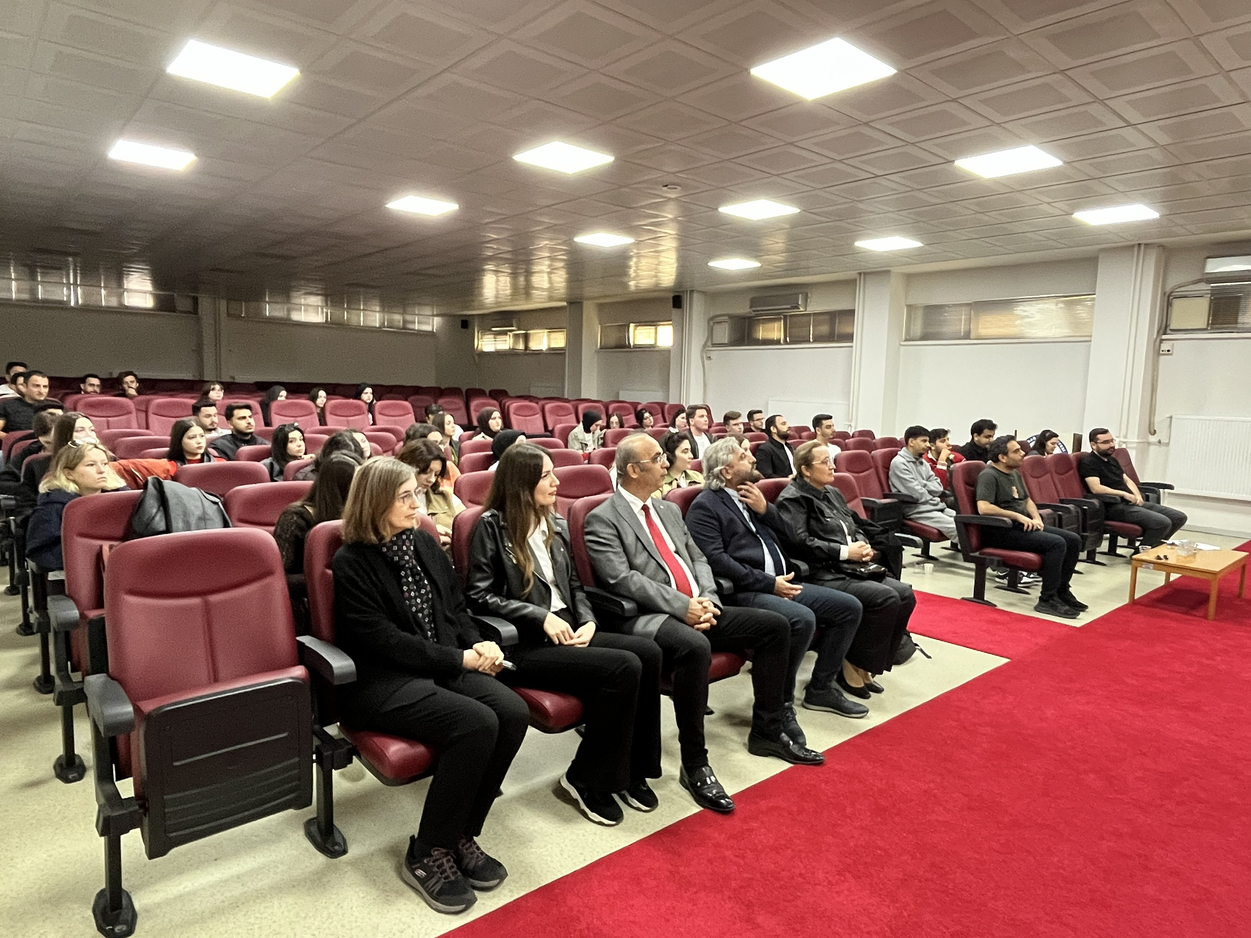 Ekonometri Mezunları Öğrencilerle Buluştu